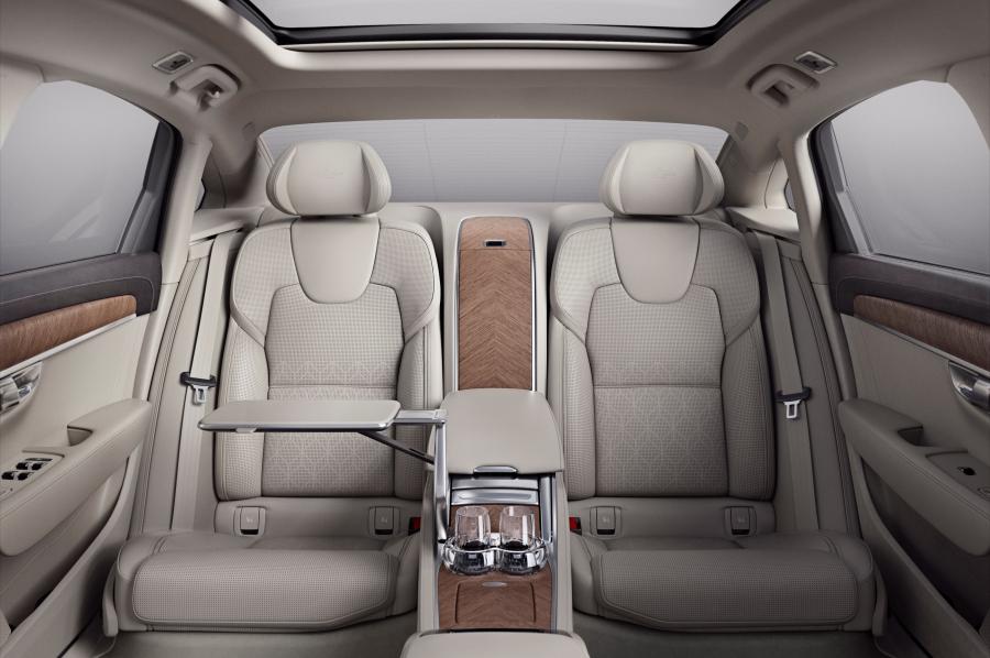 Интерьер Volvo S90 T8 Excellence 2017 года  (фото 5 из 7)